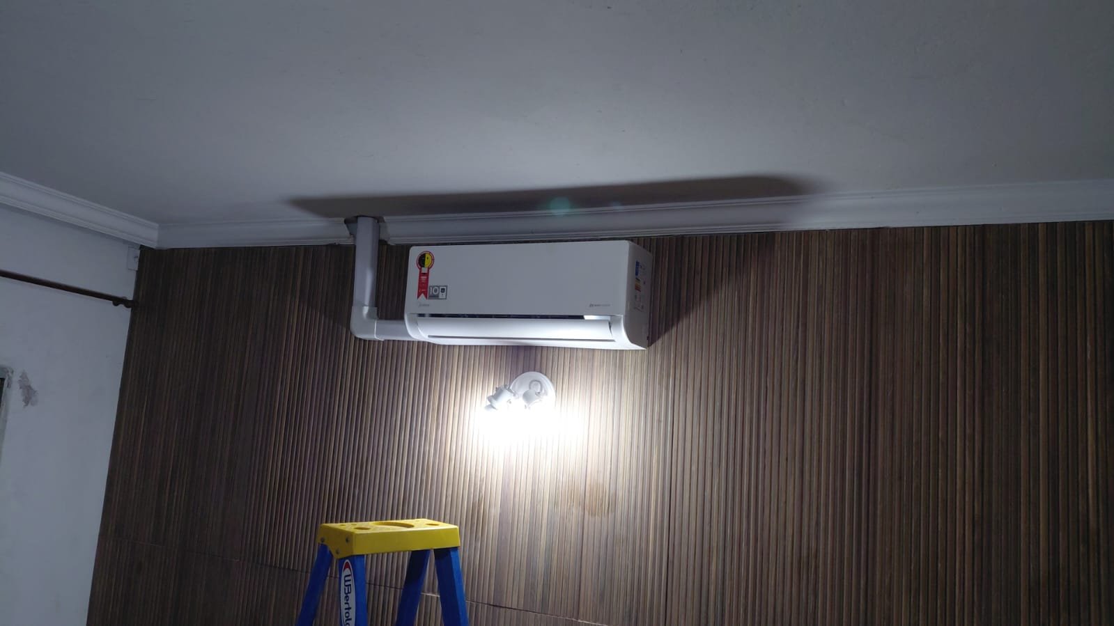 Ar-condicionado instalado em sala residencial